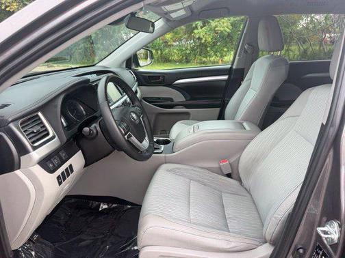 Predawn Gray Mica 2019 Toyota Highlander LE Plus