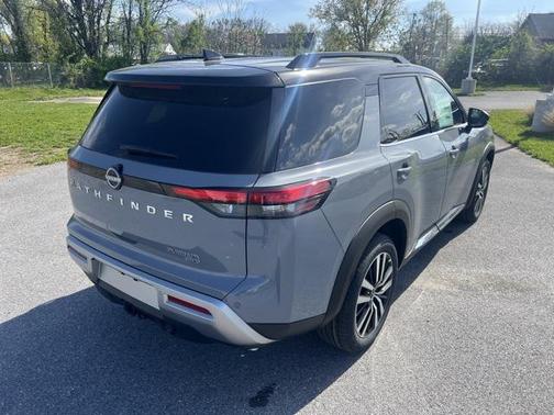 2025 Nissan Pathfinder Platinum 4WD