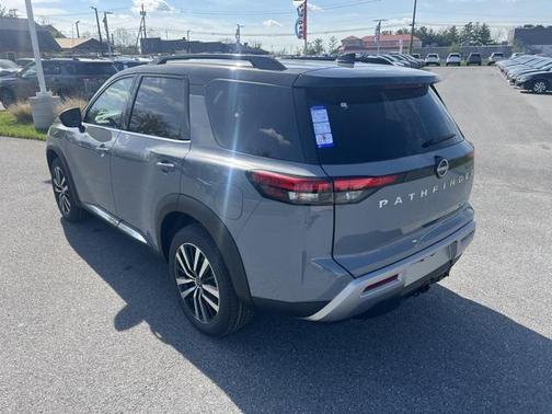 2025 Nissan Pathfinder Platinum 4WD