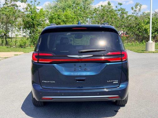 Fathom Blue Pearlcoat 2022 Chrysler Pacifica Limited