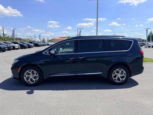 Fathom Blue Pearlcoat 2022 Chrysler Pacifica Limited