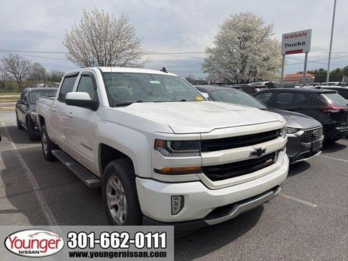 Iridescent Pearl Tricoat 2018 Chevrolet Silverado 1500 2LT