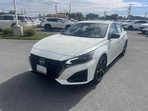 2025 Nissan Altima SR FWD