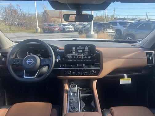 2025 Nissan Pathfinder Platinum 4WD