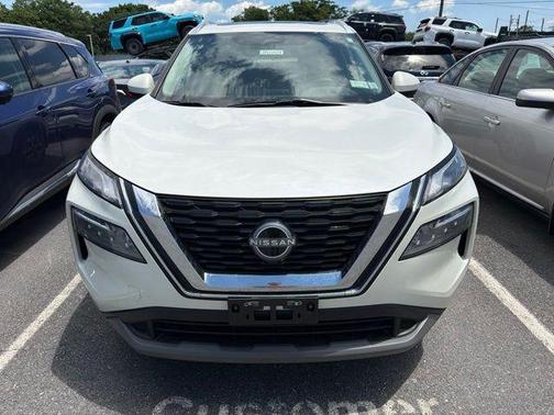 Pearl White Tricoat 2023 Nissan Rogue SV
