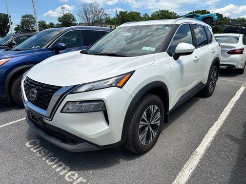 Pearl White Tricoat 2023 Nissan Rogue SV