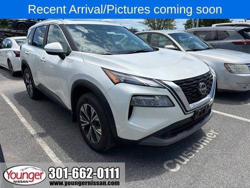 Pearl White Tricoat 2023 Nissan Rogue SV
