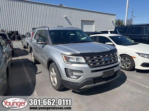 Ingot Silver Metallic 2017 Ford Explorer XLT