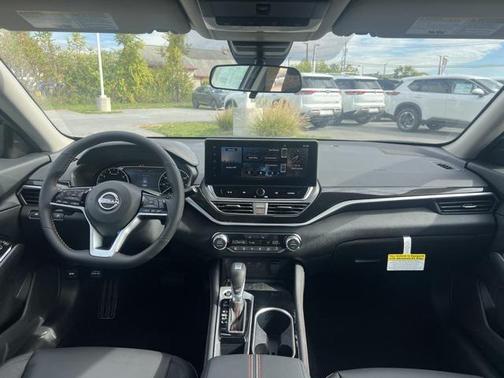 2025 Nissan Altima SR FWD
