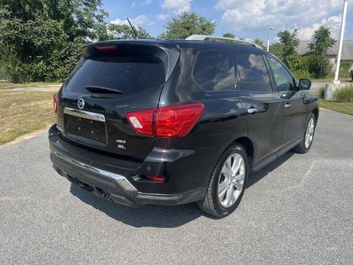 2018 Nissan Pathfinder SL