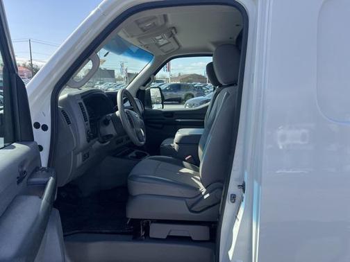 2015 Nissan NV Cargo NV2500 HD SV V6