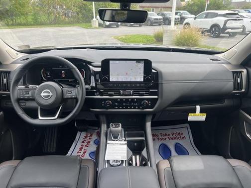 2025 Nissan Pathfinder Platinum 4WD