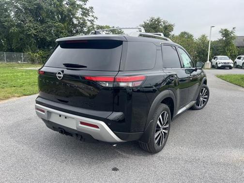 2025 Nissan Pathfinder Platinum 4WD