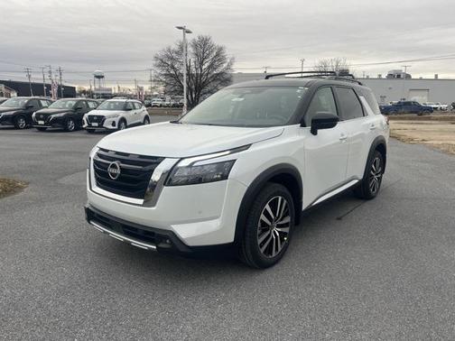 2025 Nissan Pathfinder Platinum 4WD