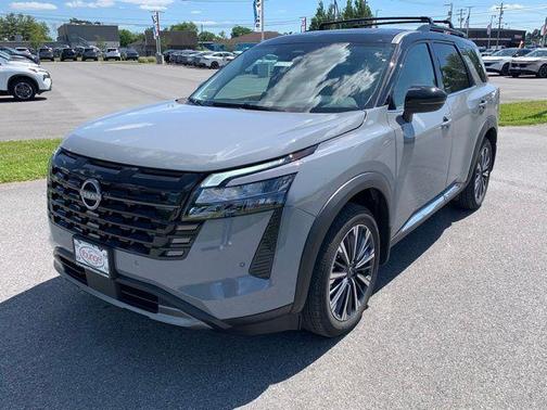 Boulder Gray Pearl/Super Black 2026 Nissan Pathfinder Platinum