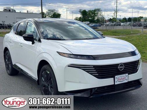 Everest White Pearl Tricoat/Super Black 2026 Nissan Murano Platinum
