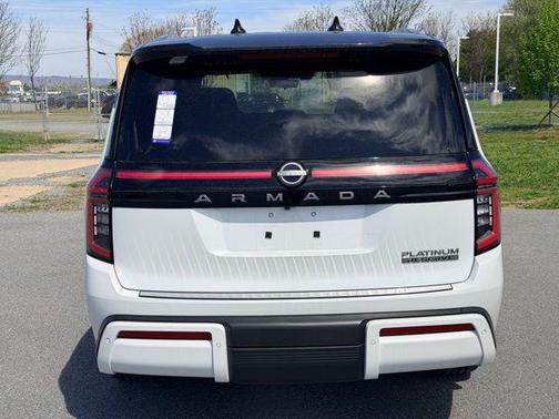 Everest White Pearl Tricoat/Super Black 2026 Nissan Armada Platinum Reserve