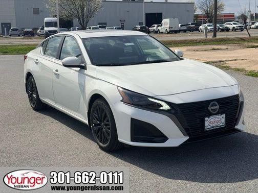 Pearl White Tricoat 2026 Nissan Altima 2.5 SV