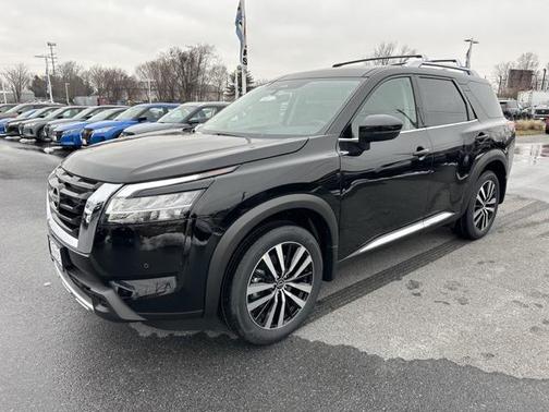 2025 Nissan Pathfinder Platinum 4WD
