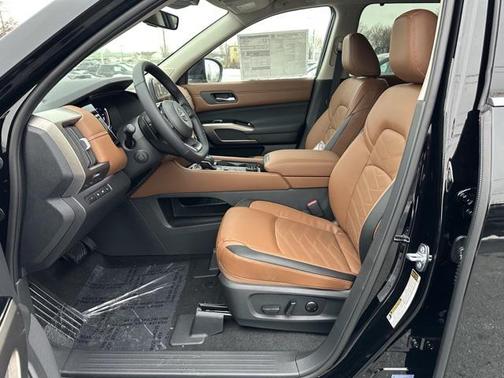 2025 Nissan Pathfinder Platinum 4WD
