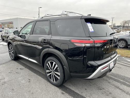 2025 Nissan Pathfinder Platinum 4WD
