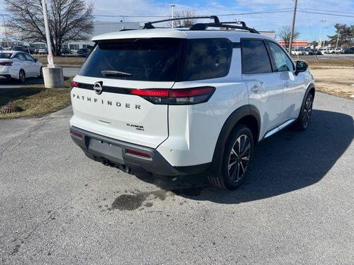 2026 Nissan Pathfinder Platinum