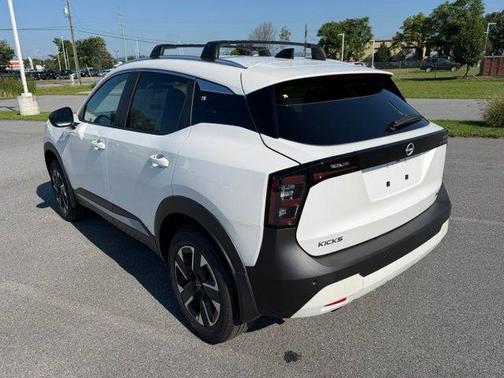 Aspen White Tricoat 2026 Nissan Kicks SV