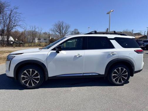 Everest White Pearl Tricoat 2026 Nissan Pathfinder Platinum