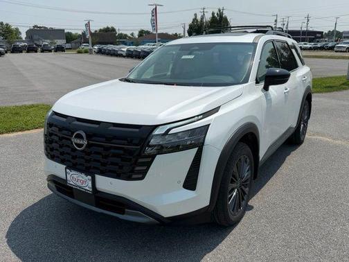 Everest White Pearl Tricoat 2026 Nissan Pathfinder SL