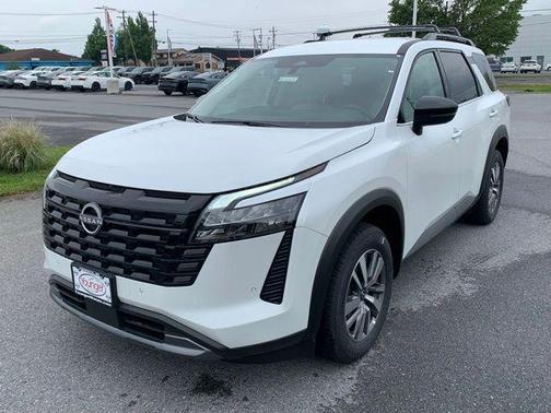 Everest White Pearl Tricoat 2026 Nissan Pathfinder SL