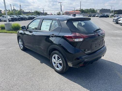 2025 Nissan Kicks S