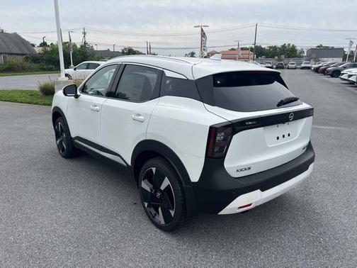 2025 Nissan Kicks SR
