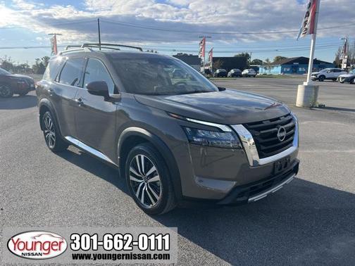 2025 Nissan Pathfinder Platinum 4WD