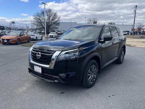 2025 Nissan Pathfinder S