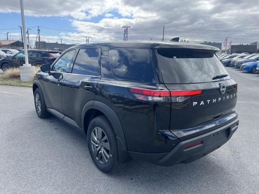 2025 Nissan Pathfinder S