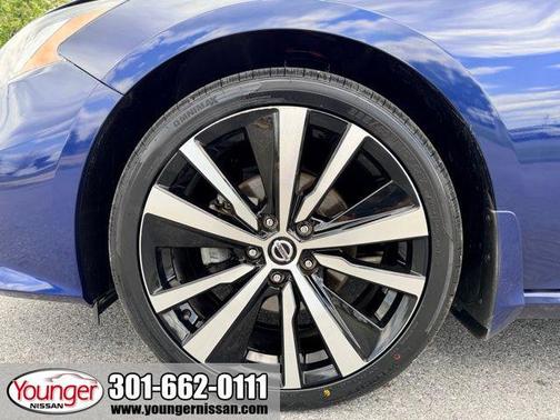 Deep Blue Pearl 2022 Nissan Altima SR FWD