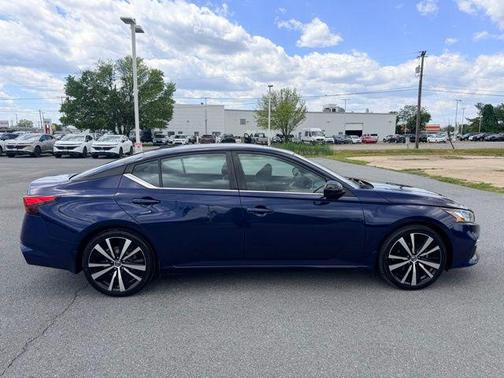 Deep Blue Pearl 2022 Nissan Altima SR FWD