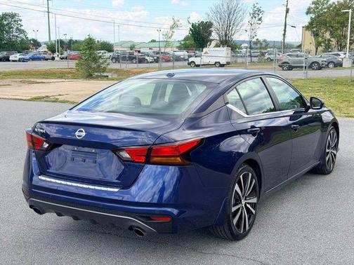 Deep Blue Pearl 2022 Nissan Altima SR FWD