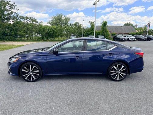 Deep Blue Pearl 2022 Nissan Altima SR FWD