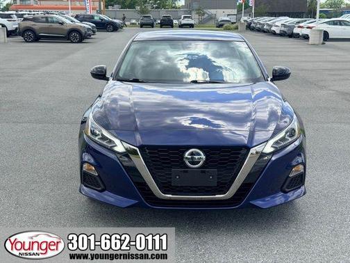 Deep Blue Pearl 2022 Nissan Altima SR FWD