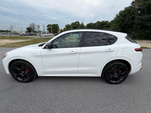 Alfa White 2022 Alfa Romeo Stelvio Ti