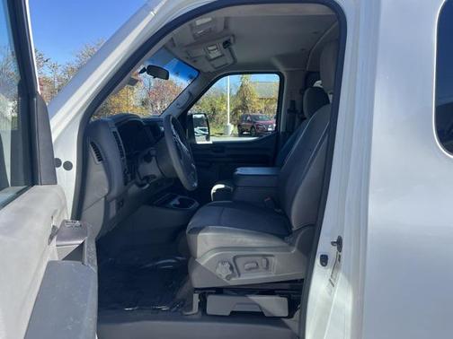 2016 Nissan NV Passenger NV3500 HD S V6