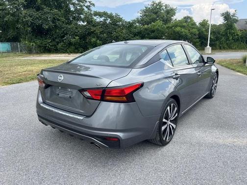 2022 Nissan Altima SR FWD