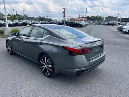 2022 Nissan Altima SR FWD