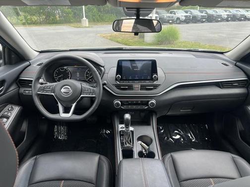 2022 Nissan Altima SR FWD