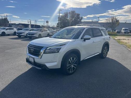 2025 Nissan Pathfinder Platinum 4WD