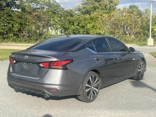 2020 Nissan Altima SR FWD