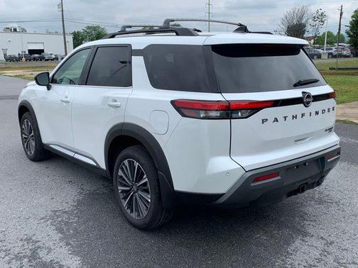Everest White Pearl Tricoat 2026 Nissan Pathfinder Platinum
