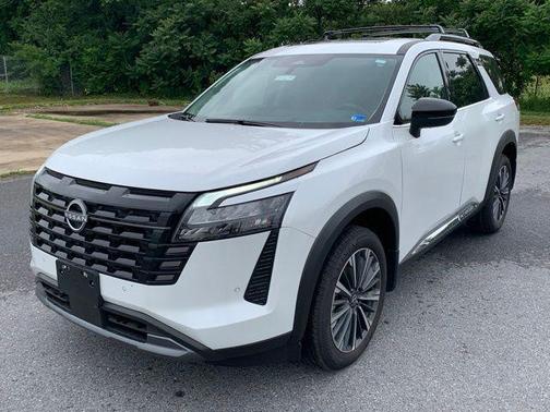 Everest White Pearl Tricoat 2026 Nissan Pathfinder Platinum