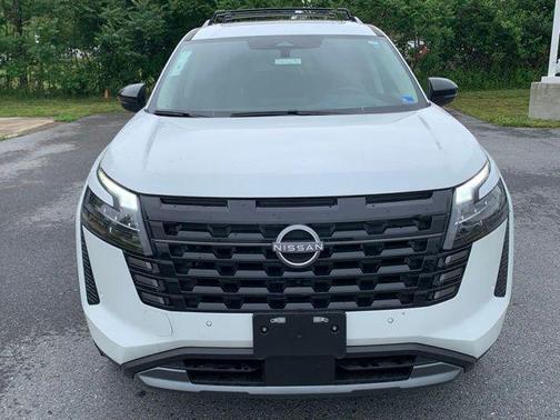 Everest White Pearl Tricoat 2026 Nissan Pathfinder Platinum